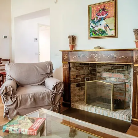 Castello Di Brusata Apartment By Quokka 360 - Romantic Flat With Pool Bed & Breakfast 4*