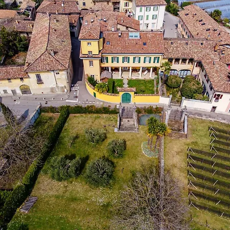 Castello Di Brusata Apartment By Quokka 360 - Romantic Flat With Pool Bed & Breakfast